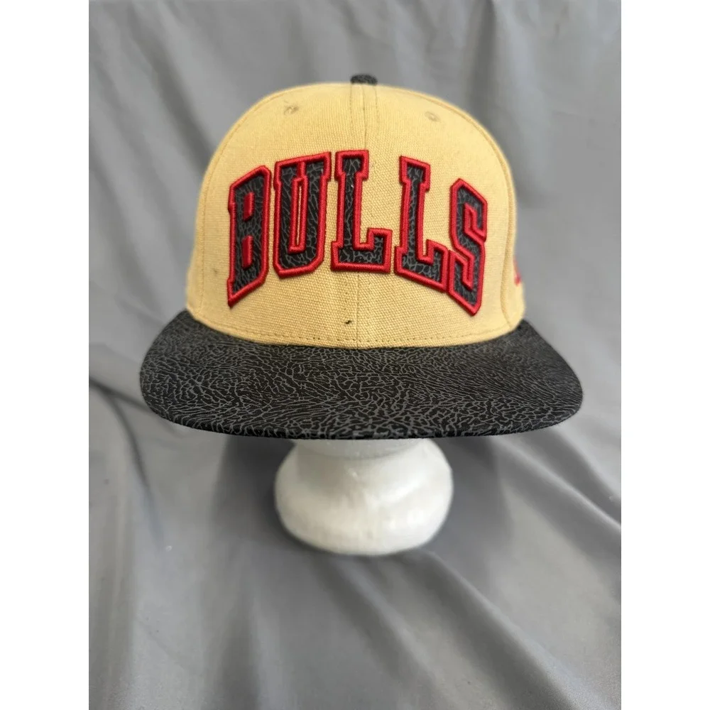 Chicago Bulls Hat Cap Snap Back OSFM Tan‎ Black NBA Basketball Ultra Game Mens